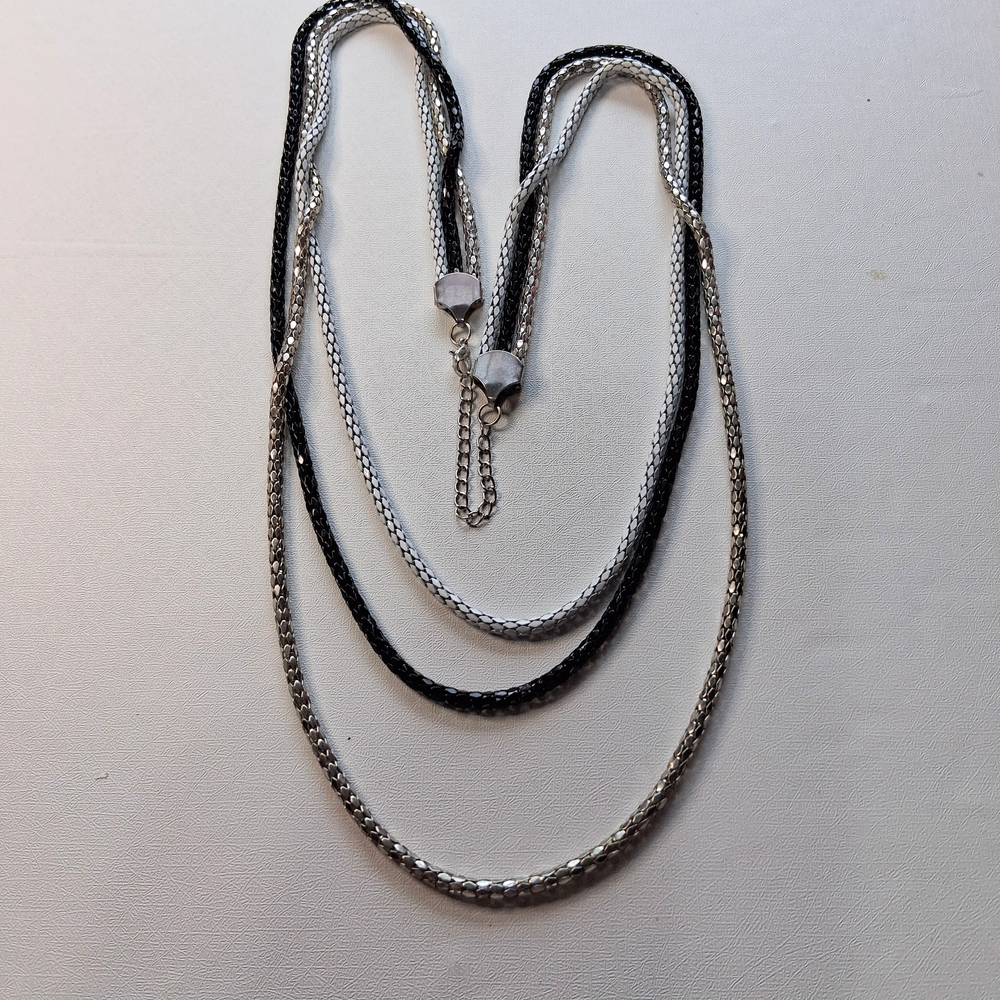 Vintage Triple Strand Snake Mesh Necklace Black Silver White Textured Tapered
